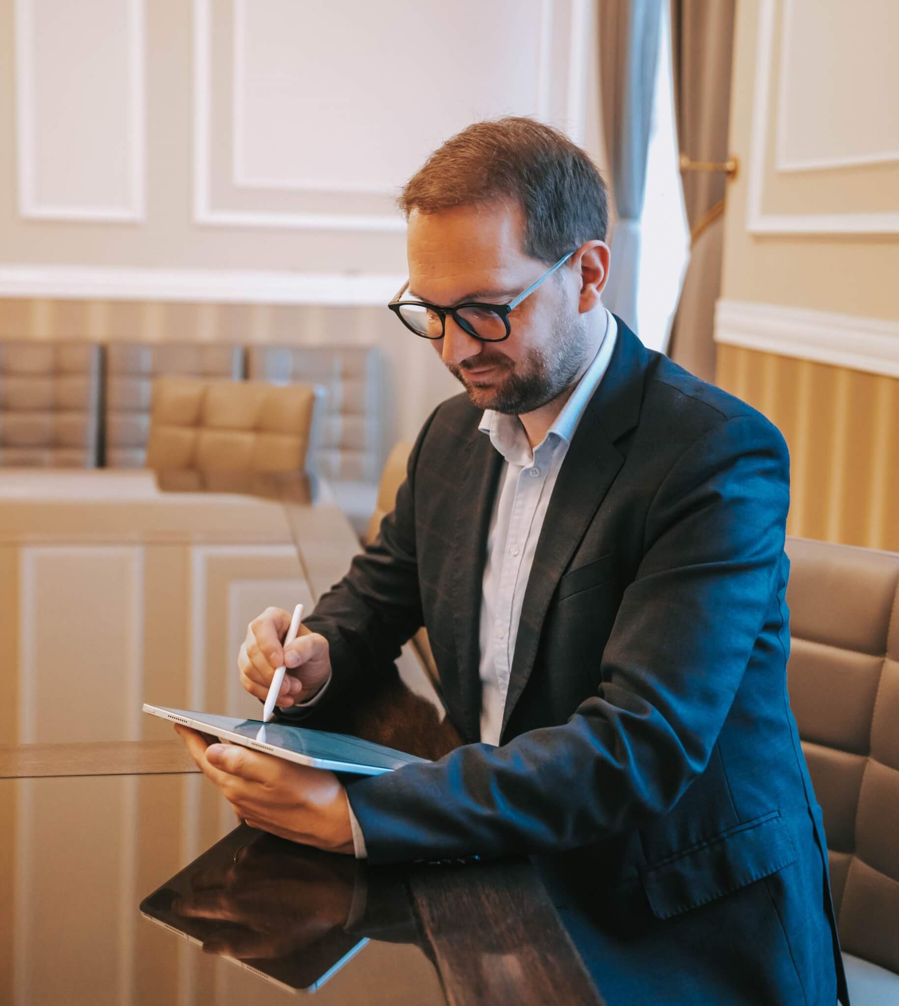 Dominic Fritz semnează contractul pentru portalul unic al Primăriei Timișoara